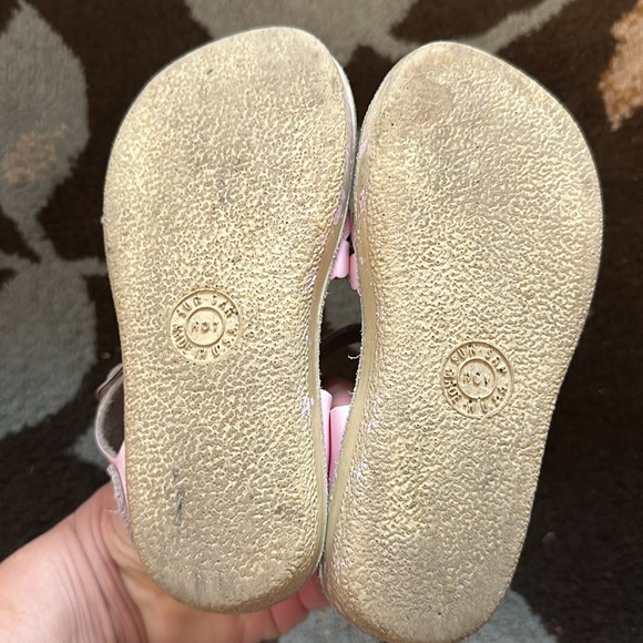 Light pink with heart salt water sandals size 10 - Picture 4 of 5